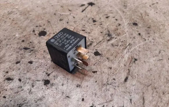 Audi A6 S6 C5 4B Other relay 443951253AA 899574000 KL87010A