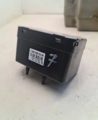 Mercedes-Benz E W211 Central locking vacuum pump 0008002548 A3510020010 A2118000035