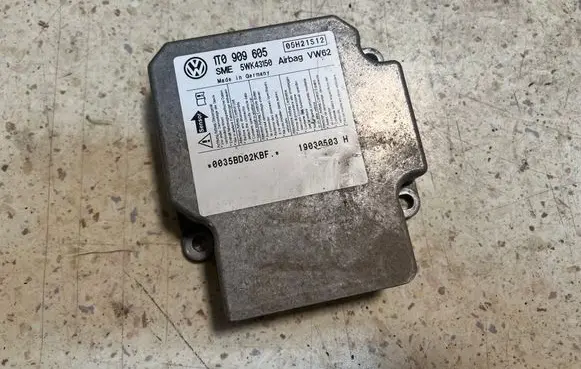 Volkswagen Touran I Airbag control unit/module 1T0909605