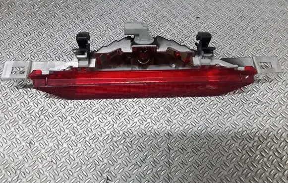 Toyota Avensis Verso Third/center stoplight