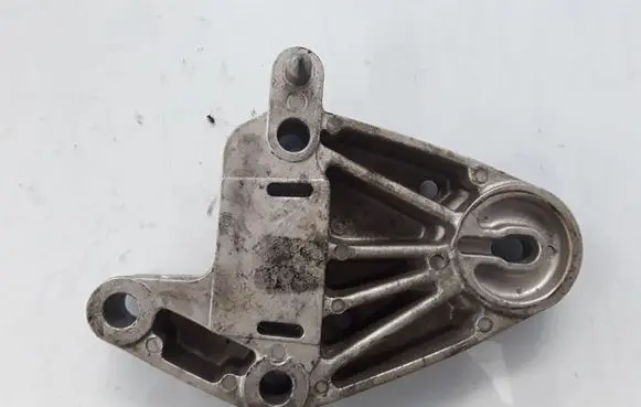 Renault Laguna I Engine mounting bracket 7700817492