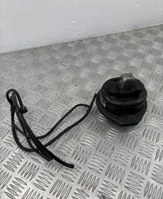 BMW 7 E65 E66 Engine mount bracket 686235