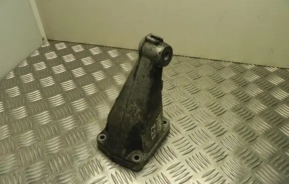 Mercedes-Benz Vito Viano W639 Engine mounting bracket A6462230804 VD11701