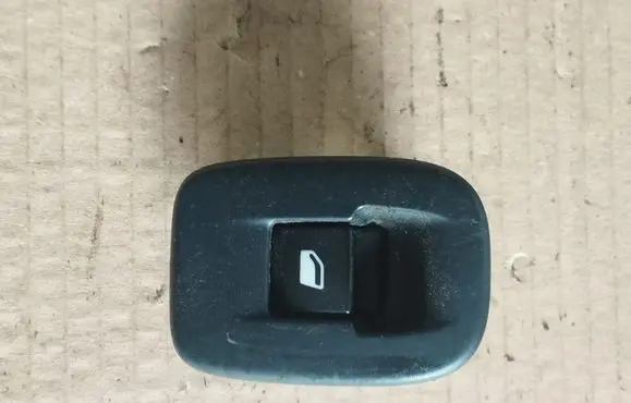 Peugeot 2008 I Electric window control switch 96751119ZD