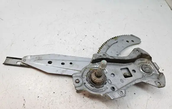 Nissan Note (E11) Rear door manual window regulator 