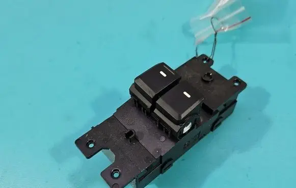 Hyundai i20 (GB IB) Electric window control switch 93570C8041 IMPRK1590112