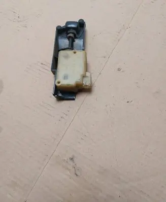 Volvo S80 Central locking motor 9483311