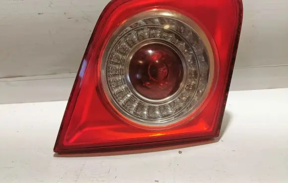 Volkswagen Jetta V Tailgate rear/tail lights 1K5945093