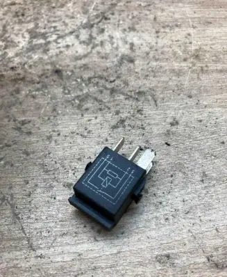 BMW 5 E39 Other relay 1393412 V23073B1005X18