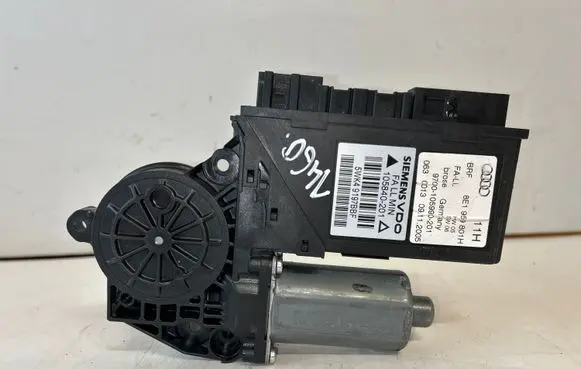 Audi A4 S4 B7 8E 8H Front door window regulator motor 8E1959801H