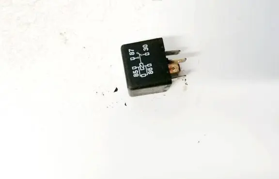 Volkswagen PASSAT B5.5 Other relay 8d0951253a 373