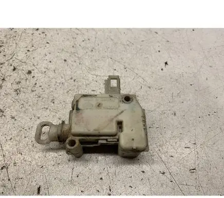 Volkswagen PASSAT B5 Fuel tank cap lock motor