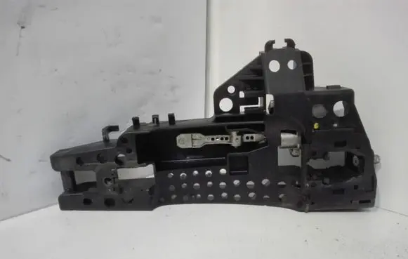 Rear door exterior handle/bracket