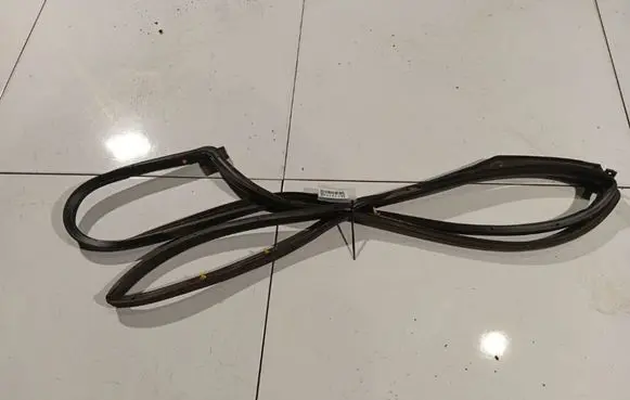 Hyundai ix35 Rubber seal front coupe door