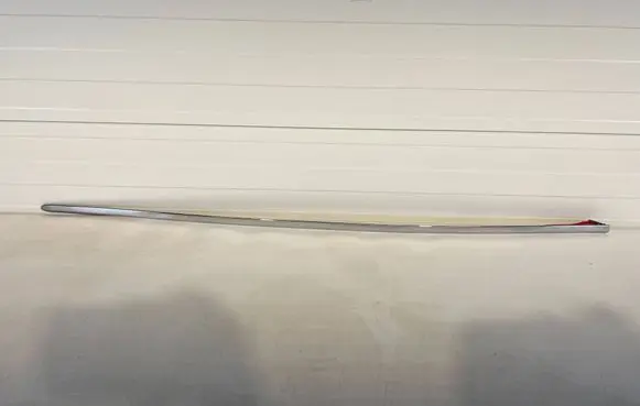 Volkswagen PASSAT B6 Front door trim (molding) 3C0853516C