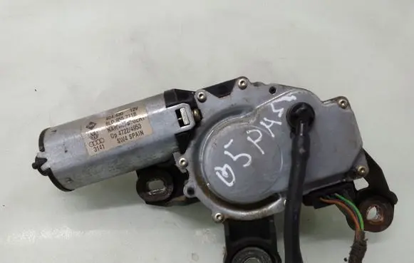 Volkswagen PASSAT B5 Rear window wiper motor 8L0955711B
