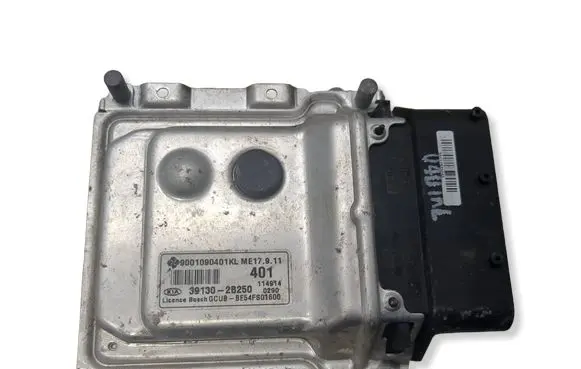 Hyundai i30 Engine control unit/module 391302B250 BE54FS01600 9001090401KL