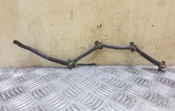 Volkswagen PASSAT B8 Fuel return line/hose 