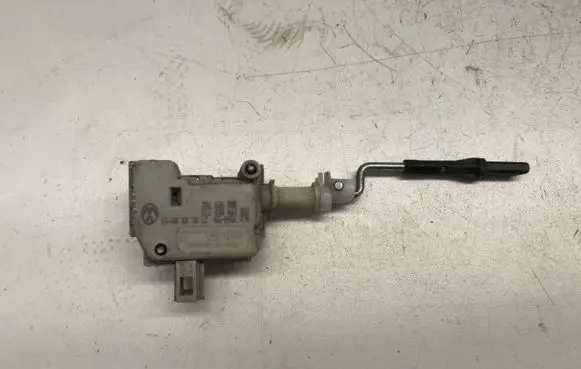 Fuel tank cap lock motor