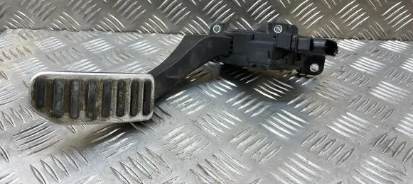 Volvo S60 Accelerator throttle pedal 31329372