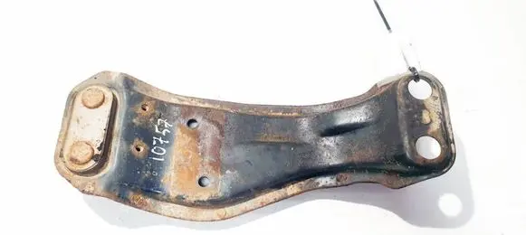 Engine mounting bracket