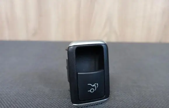 Mercedes-Benz E C207 W207 Tailgate/boot open switch button 2079057901 A2079057901