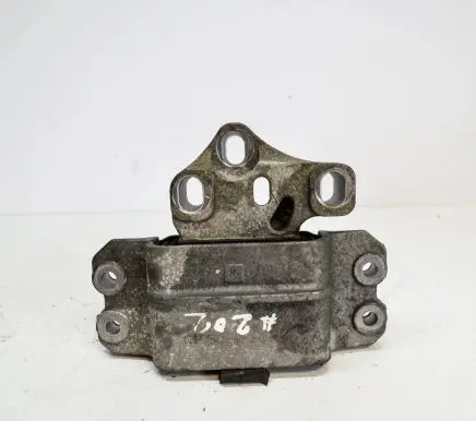 Volkswagen Tiguan Engine mount bracket 5N0199555K