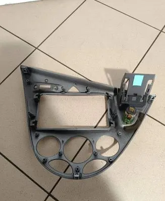 Ford Focus Radio/GPS head unit trim 98ABA046A04Ae