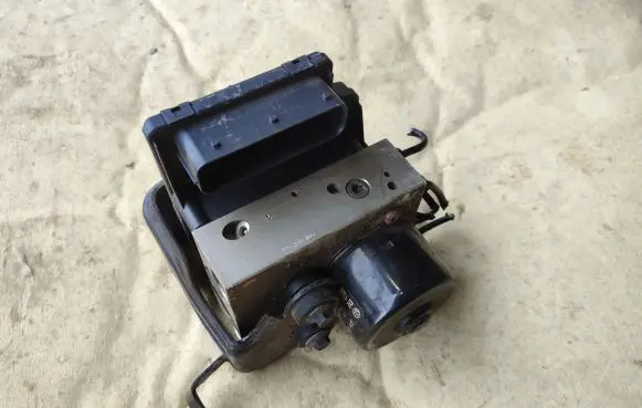 Audi A3 S3 8L ABS Pump 1C0907379