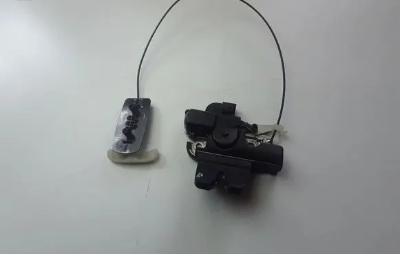 Loading door lock