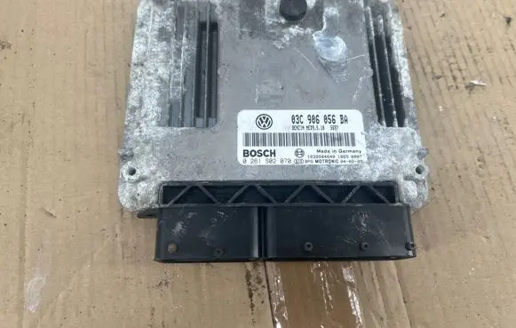Volkswagen Golf V Engine control unit/module 03C906056BA 1039S04640 0261S02070