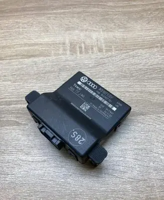 Volkswagen Golf V Gateway control module 1K0907530F 1K0907951
