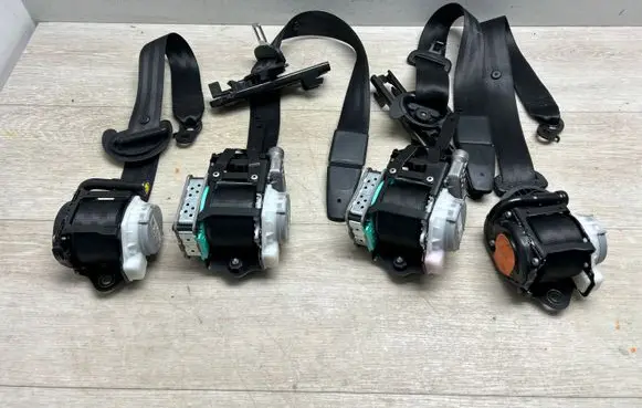 Porsche Cayenne (92A) Set of seat belts 7P0857705F 7P0857706F 307731999G48