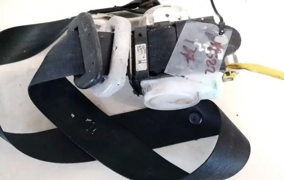 Mazda 5 Front seatbelt t89335t