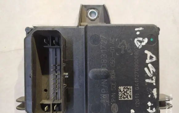 Opel Astra J Fuel injection pump control unit/module 20831727