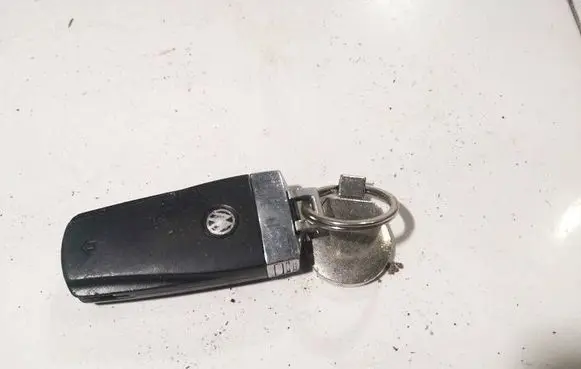 Volkswagen PASSAT B6 Ignition key/card 