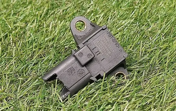 BMW 5 F10 F11 Air pressure sensor 7585493 758549302 A2C53384965