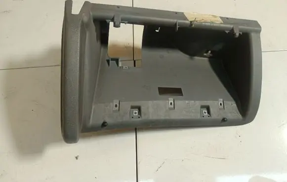 Glove box