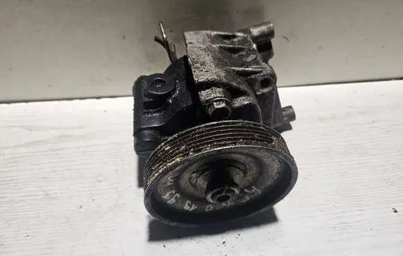 Renault 19 Power steering pump 7700741348 7846075