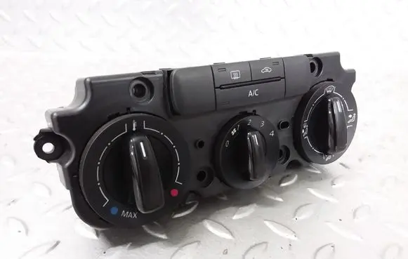 Volkswagen Jetta VI Climate control unit 5C0820047BR 90151903