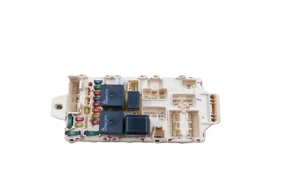 Mitsubishi Pajero Fuse module MR517611 4966C
