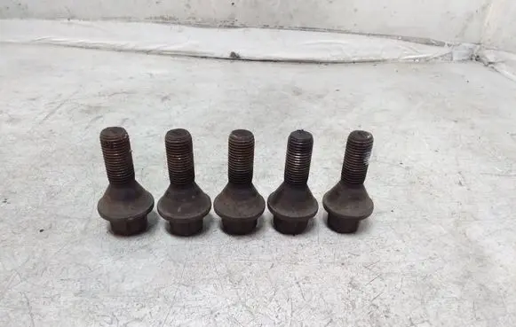 Opel Vivaro Nuts/bolts 