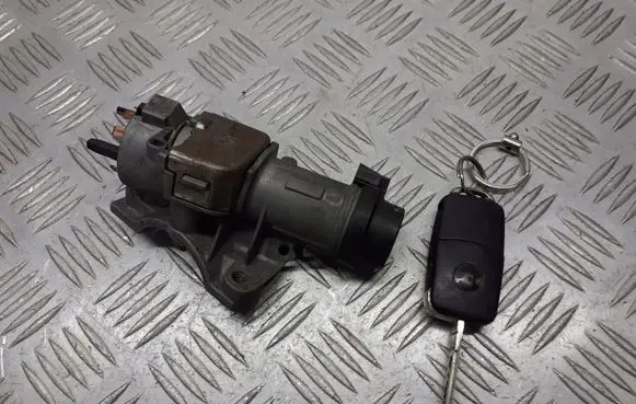 Volkswagen PASSAT B5.5 Ignition lock 4B0905851