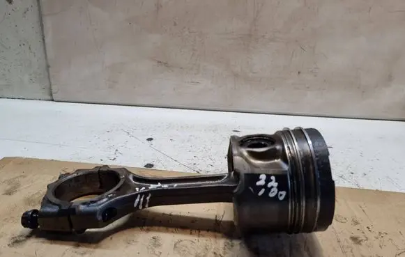 Toyota Corolla Verso AR10 Piston with connecting rod 86L78 W071