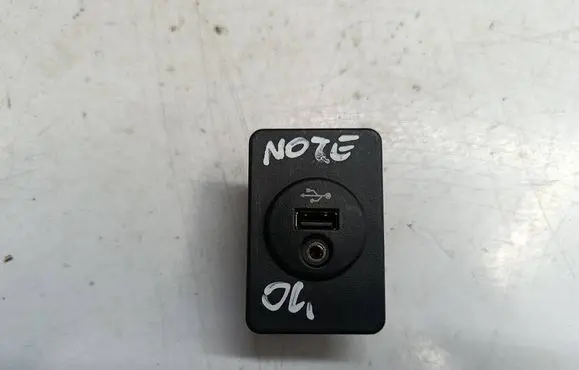 Nissan Note (E12) AUX in-socket connector 