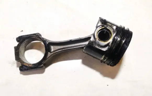 Volkswagen PASSAT B6 Piston with connecting rod 038j