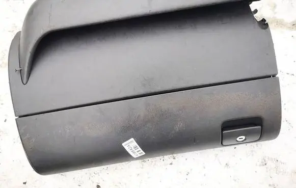 Glove box