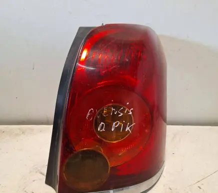 Toyota Avensis T250 Rear/tail lights E138550