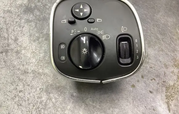 Mercedes-Benz C W203 Light switch 24406574725 A2035450604 04058515