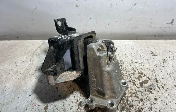 Hyundai Tucson TL Engine mount bracket 21830D3100 157004 1702280525